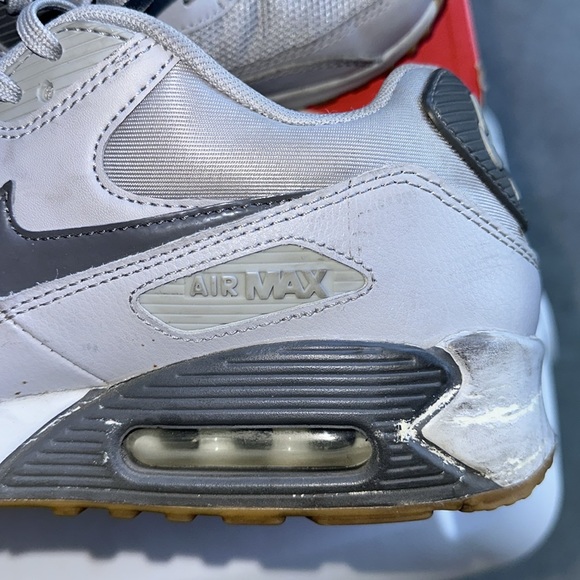 Nike Women’s Air Max 90 Essential - Picture 4 of 9
